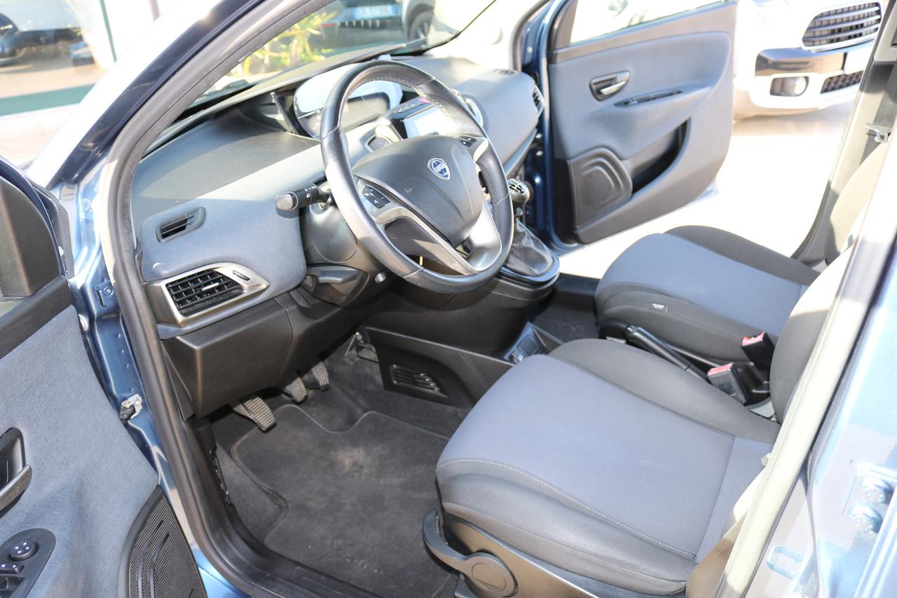 Lancia Ypsilon 1.0 FireFly 5 porte S&S Hybrid Ecochic Gold