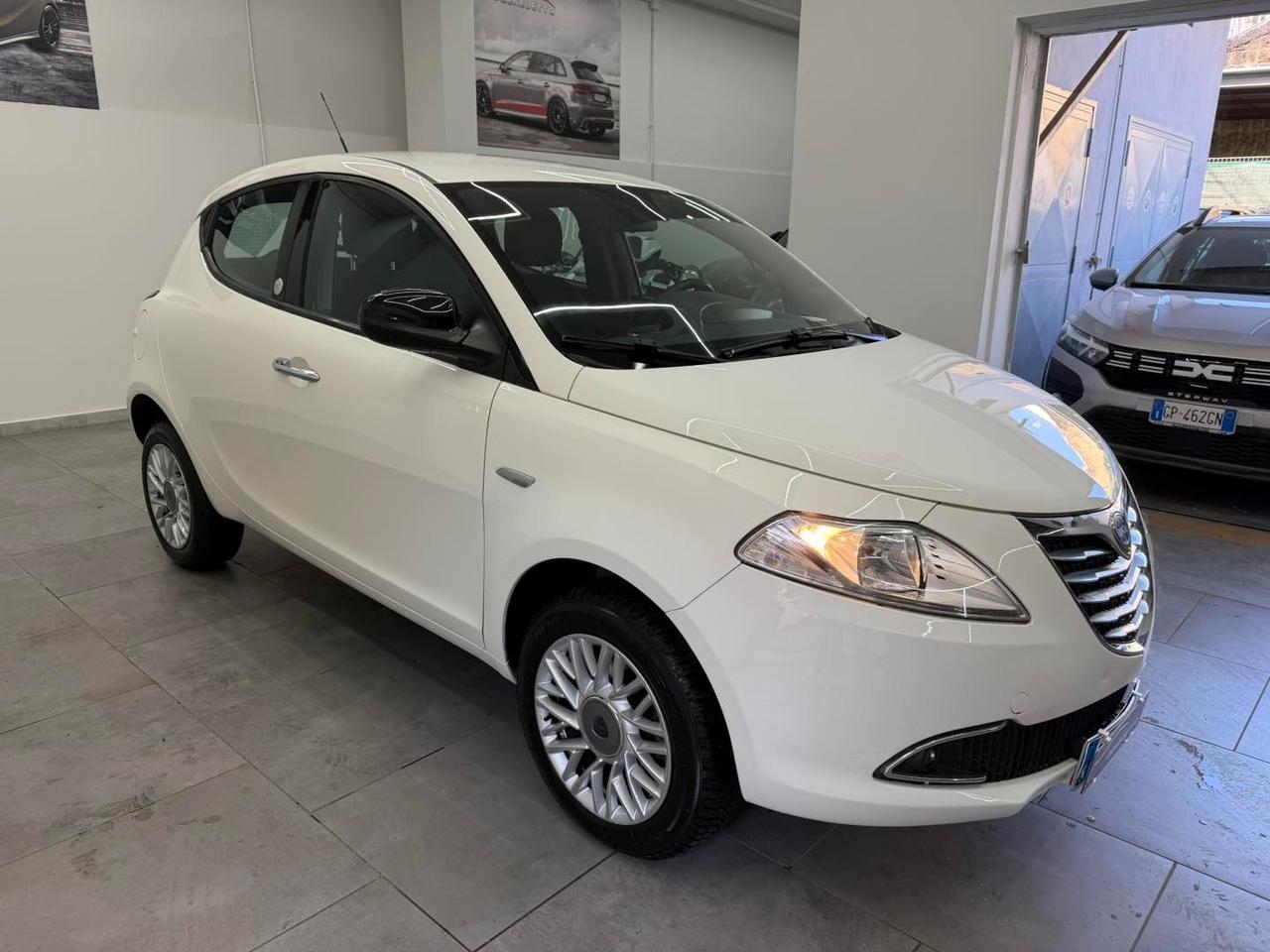 Lancia Ypsilon 0.9 TwinAir 85 CV Ecochic Gold 2015