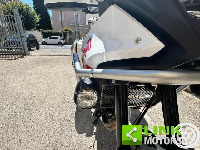 HONDA Transalp XL750 .