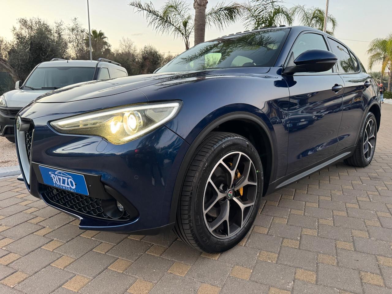 Alfa Romeo Stelvio 2.2 T 210 CV SPORT TETTO PELLE NAVI BLU MISANO