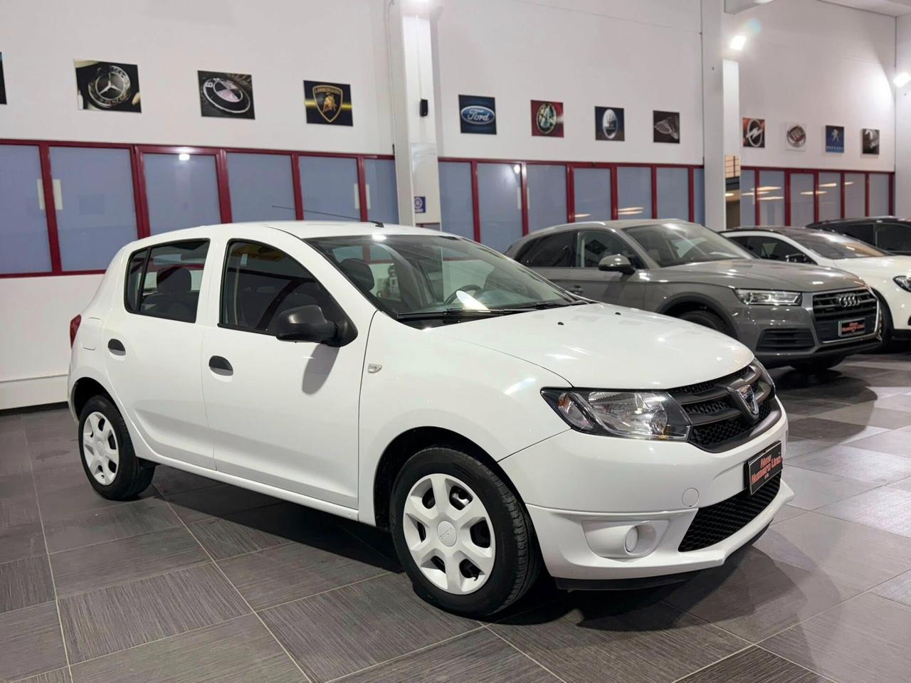Dacia Sandero 1.2 benzina 75CV Serie Speciale Laureate Family