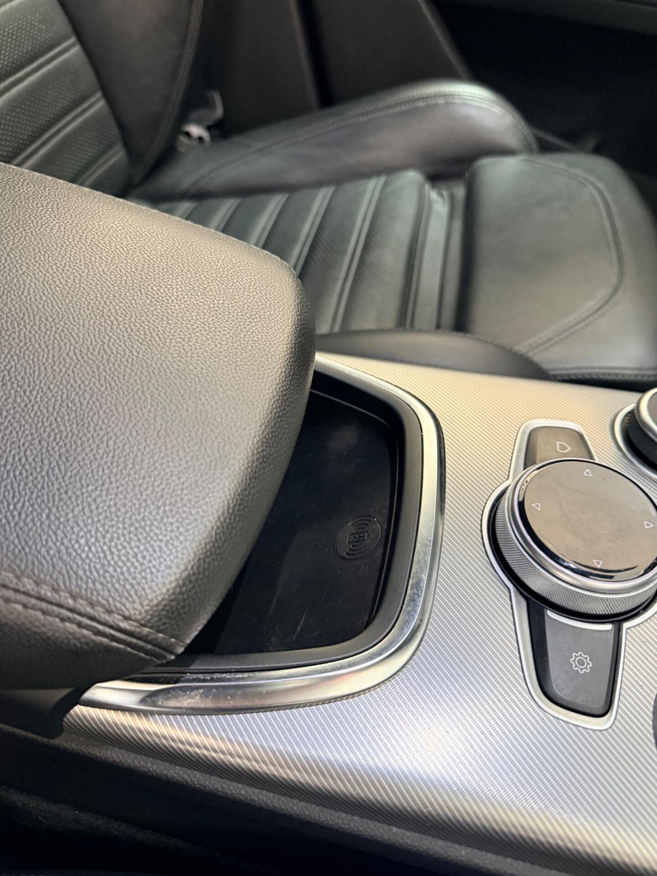 Alfa Romeo Stelvio 2.2 TD 210 CV AT8 Q4 Veloce MY21 EURO 6D TEMP