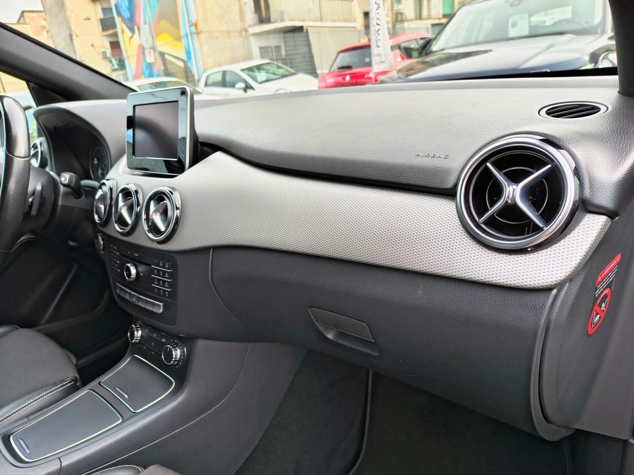 MERCEDES-BENZ AUTOMATICA B 180 DIESEL PREMIUM 2018