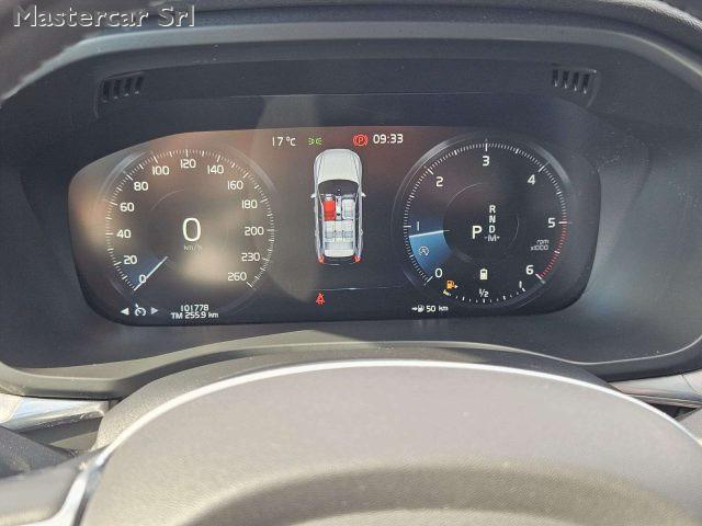 VOLVO XC60 XC60 II 2018 2.0 b4 Momentum Pro awd auto -GE944CR