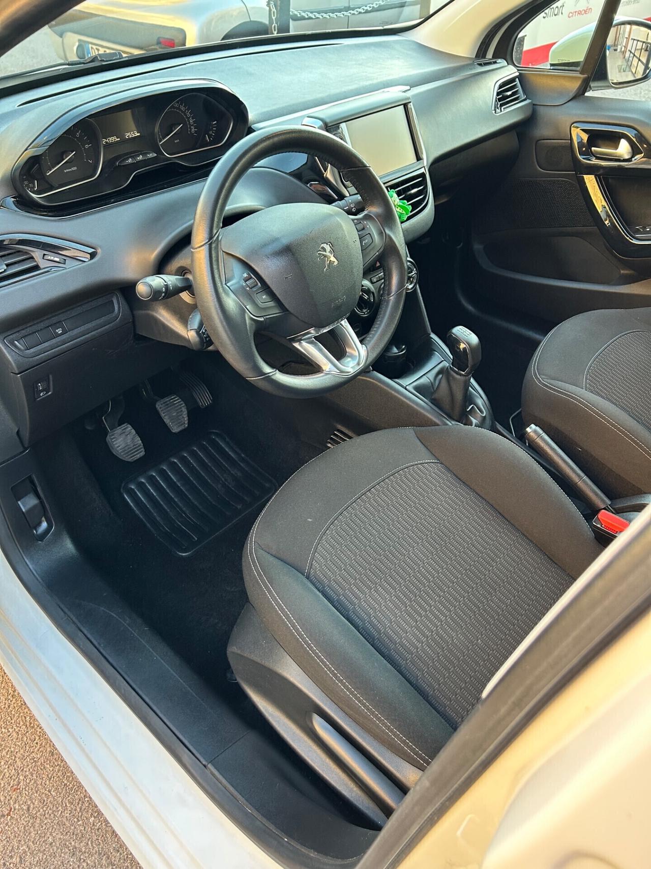 Peugeot 208 PureTech 82 5 porte Allure