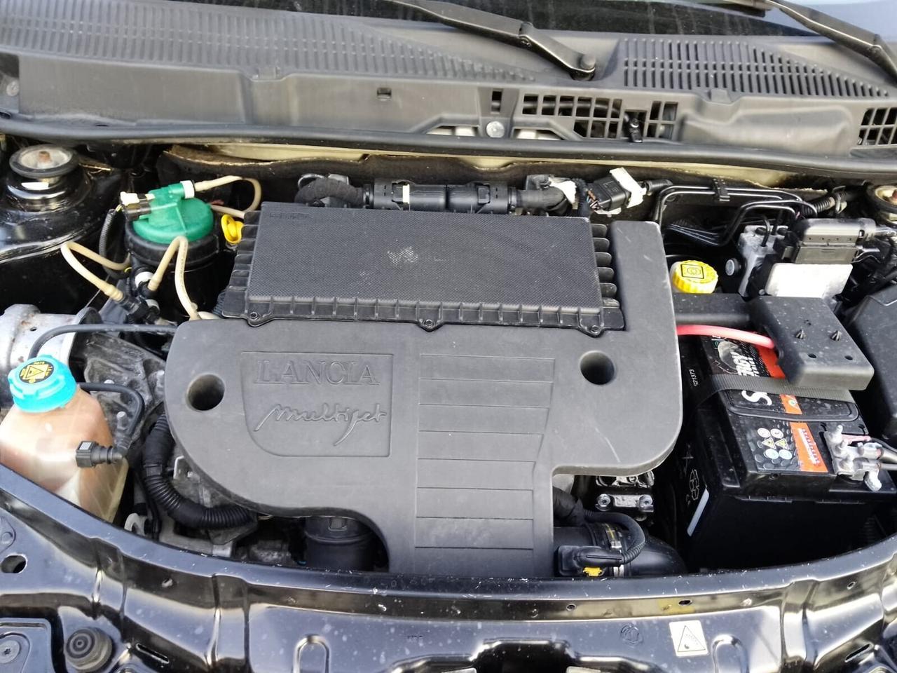 Lancia Ypsilon 1.3 MJT 75 CV Oro