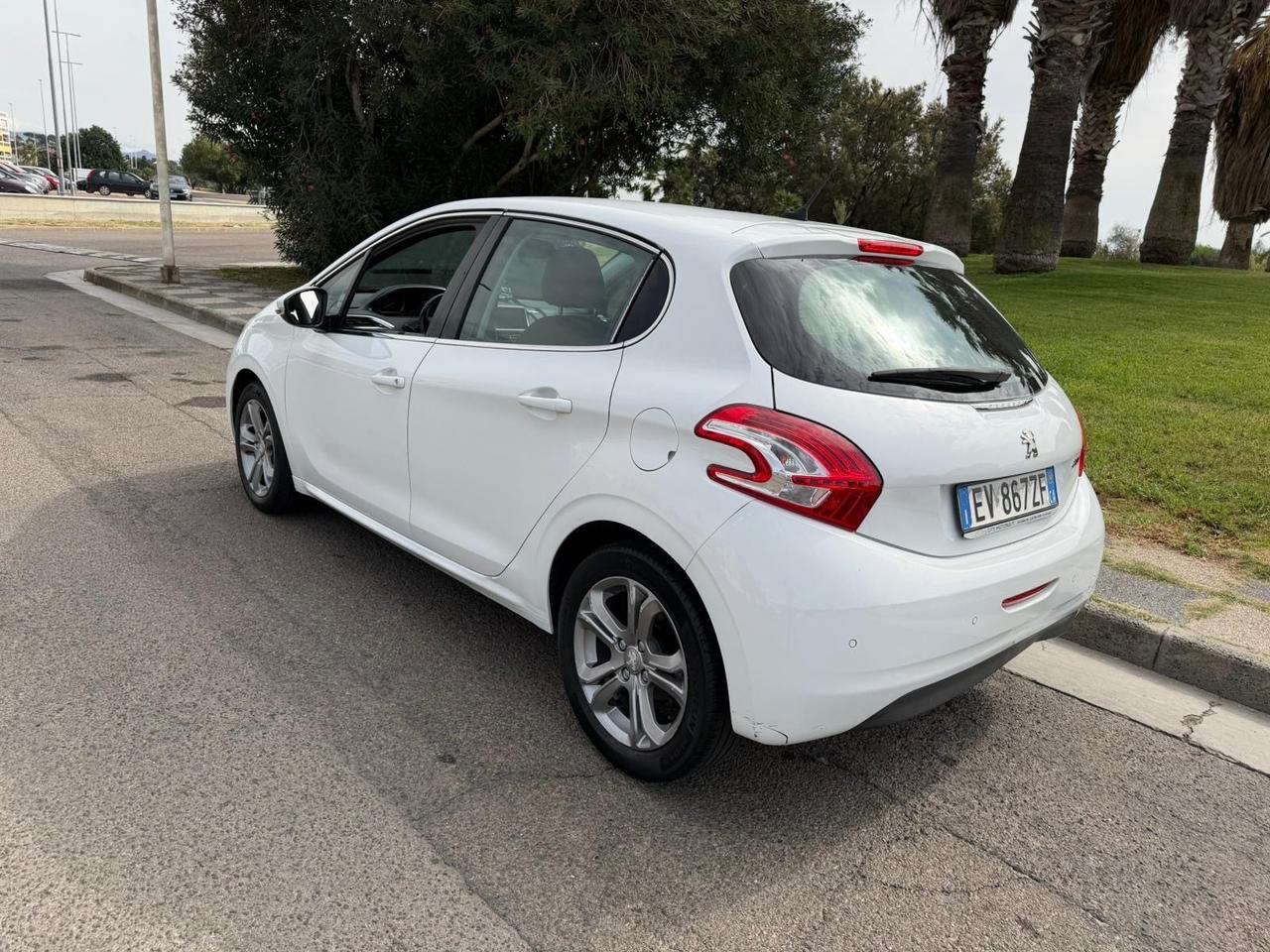 Peugeot 208 1.6 HDI Diesel -Neopatentati-Unico Proprietario