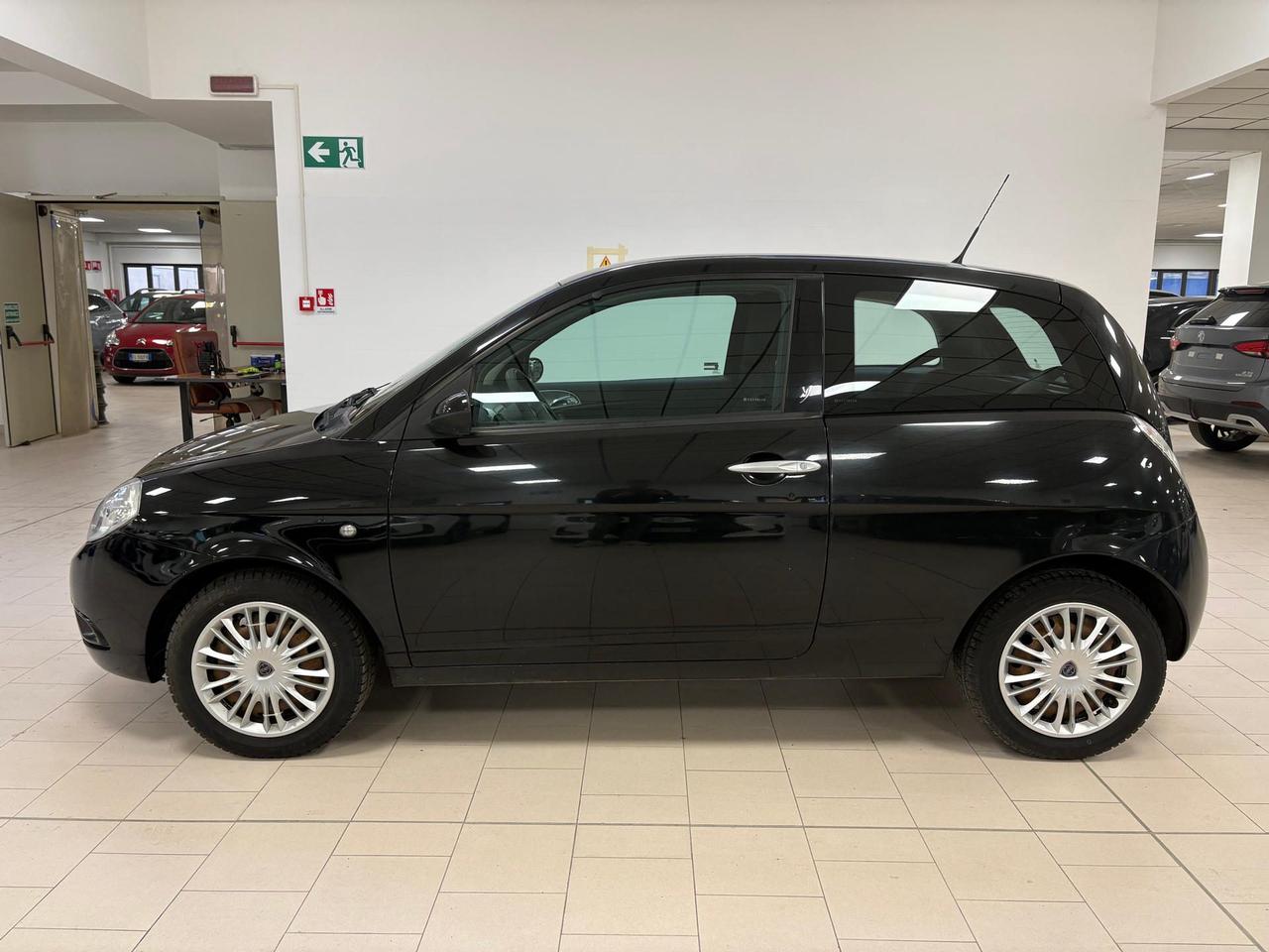 Lancia Ypsilon 1.2 8v Argento