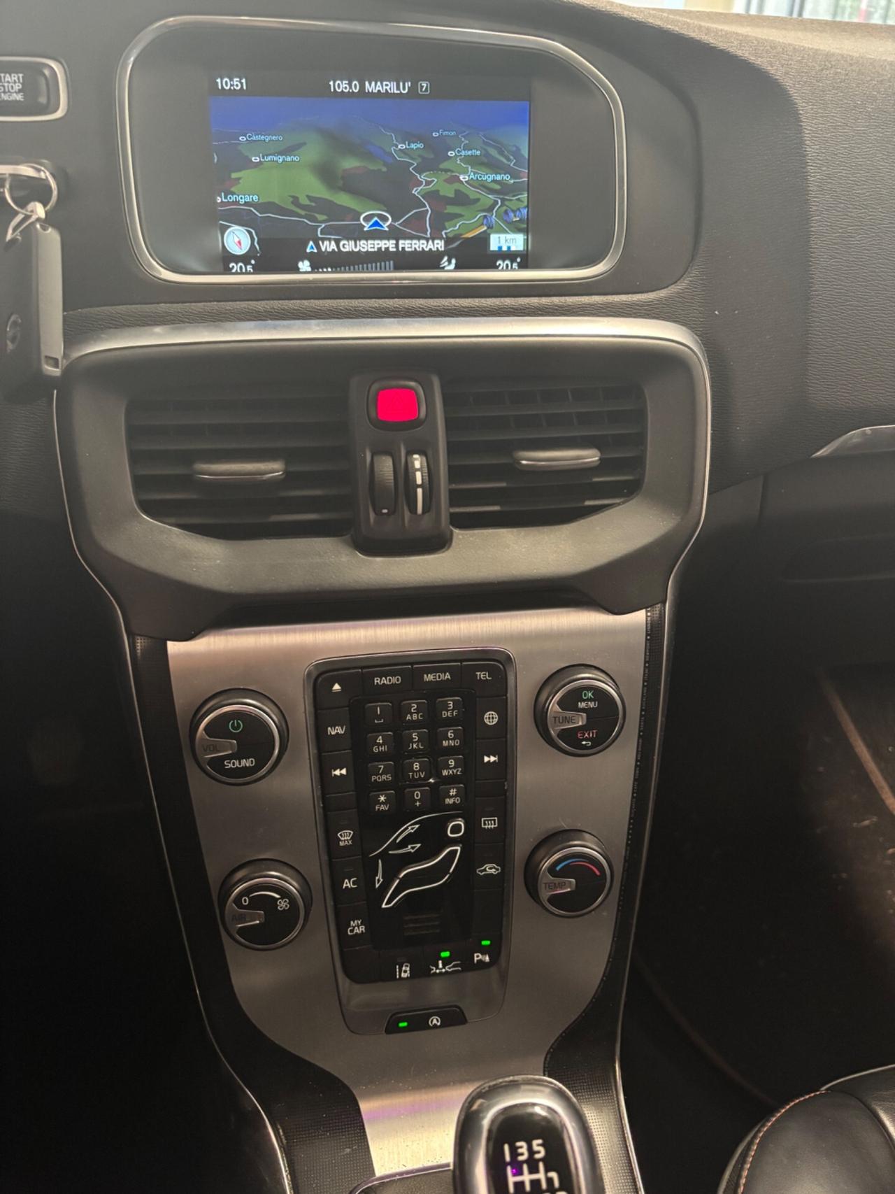 Volvo V40 D2 R-design EXPORT / COMMERCIANTI