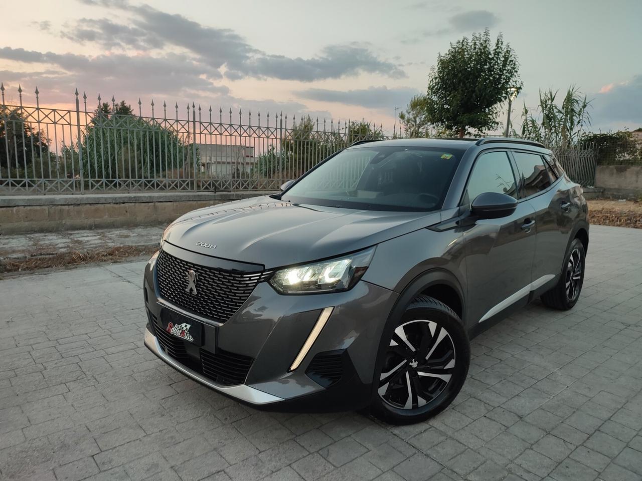 Peugeot 2008 ALLURE 1.2 BENZINA 100CV INTERNI PELLE NAVIGATORE