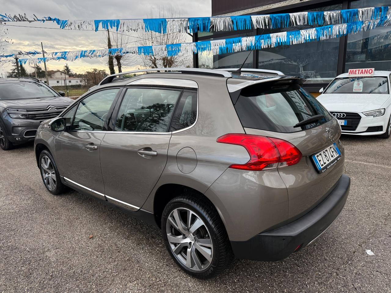 " SOLO 40.000 KM " Peugeot 2008 Benz. Allure