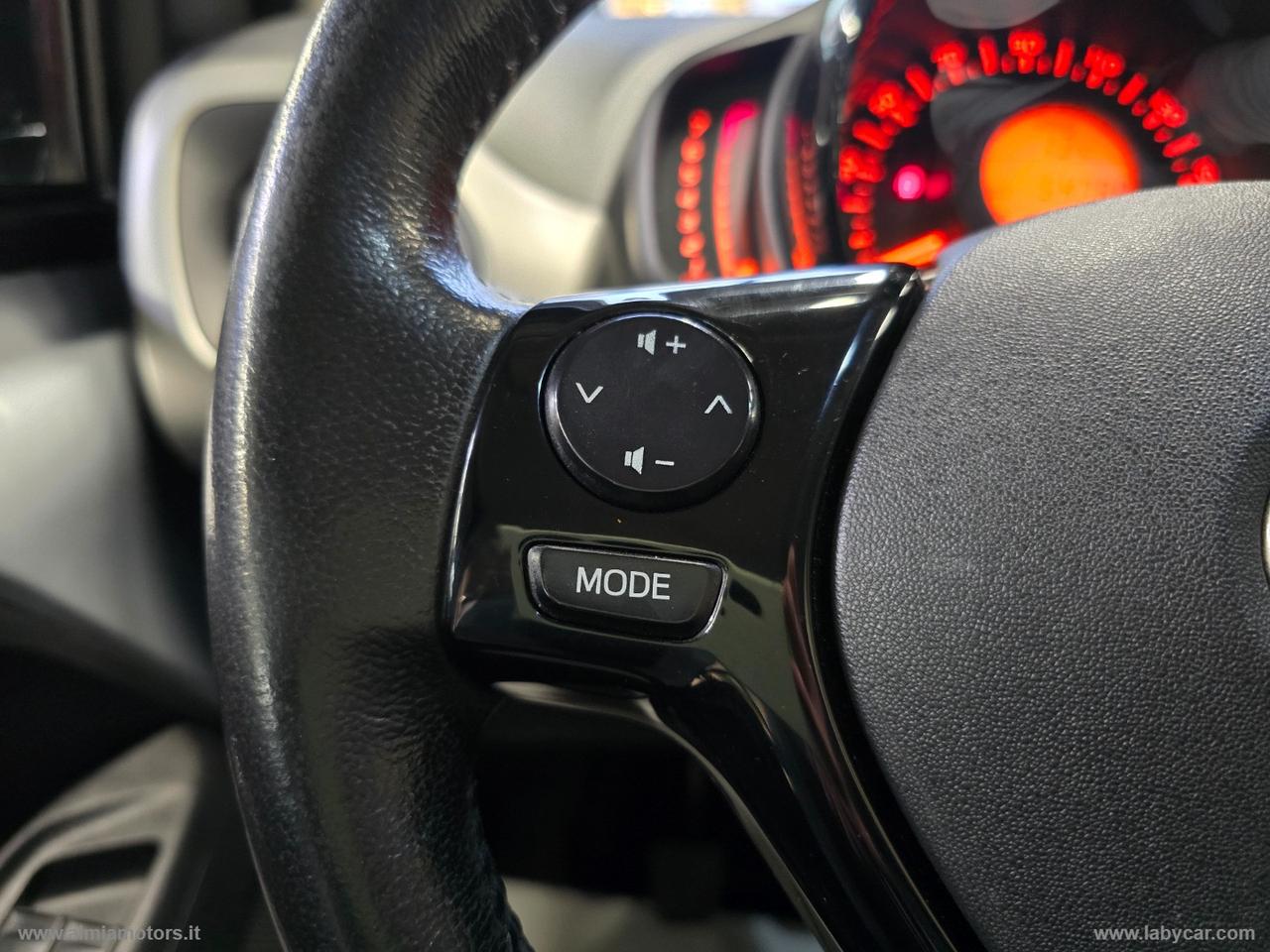 TOYOTA Aygo 1.0 VVT-i 69 CV 5p. x-play TSS