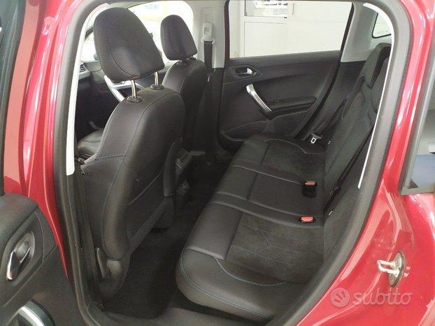 PEUGEOT 2008 1.6 BlueHDi 120 Crossway