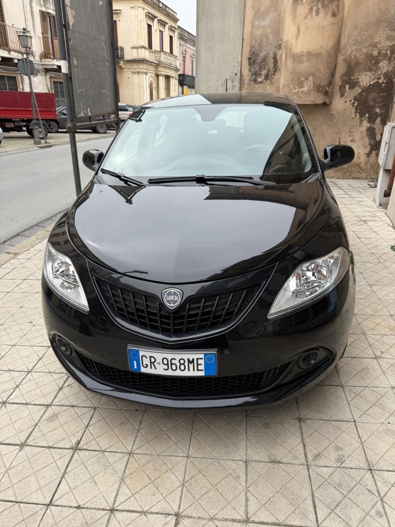 Lancia Ypsilon 1.0 FireFly 5 porte S&S Hybrid Ecochic Silver