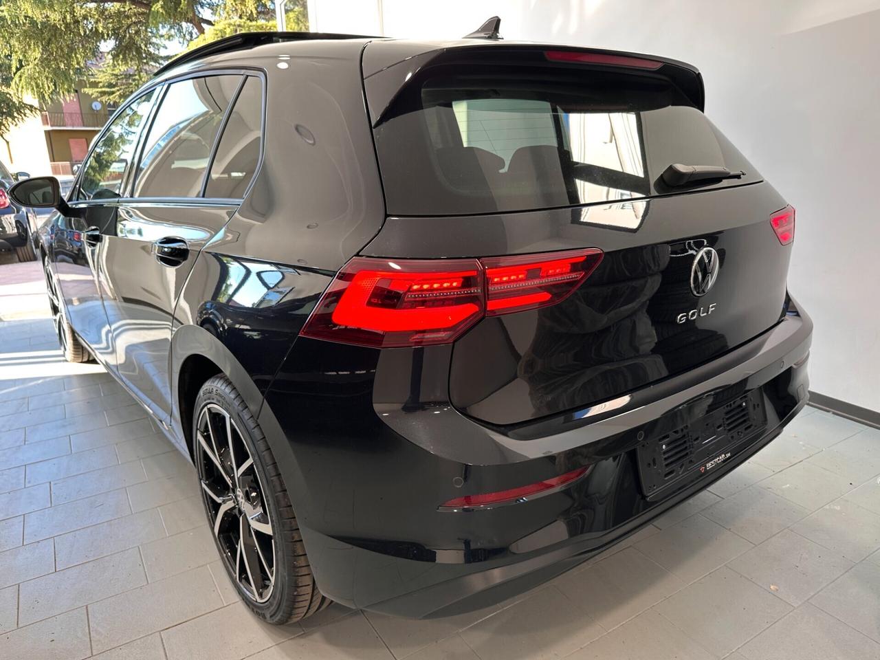Volkswagen Golf 2.0 TDI 150cv. DSG *PANORAMA *MATRIX LED *R18 *VIRTUAL