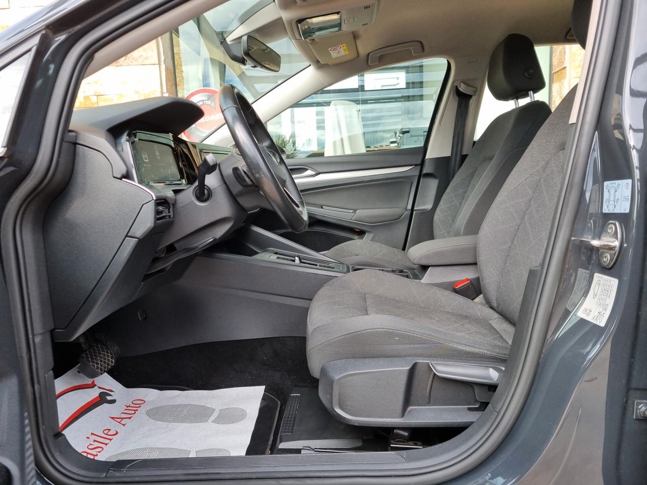 Volkswagen Golf VIII 1.0 etsi evo Life 110cv dsg
