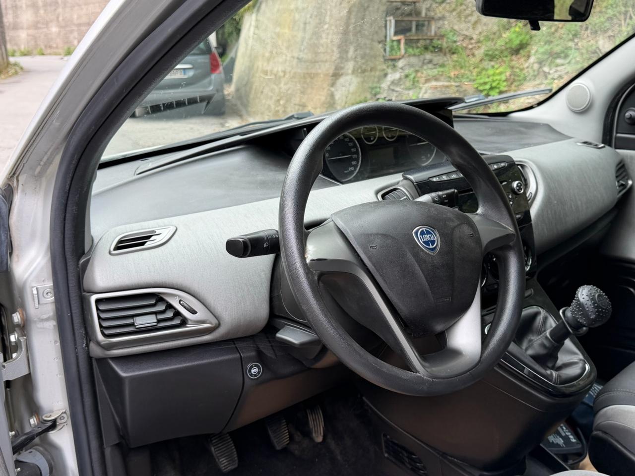Lancia Ypsilon 1.2 69 CV 5 porte - gpl euro6