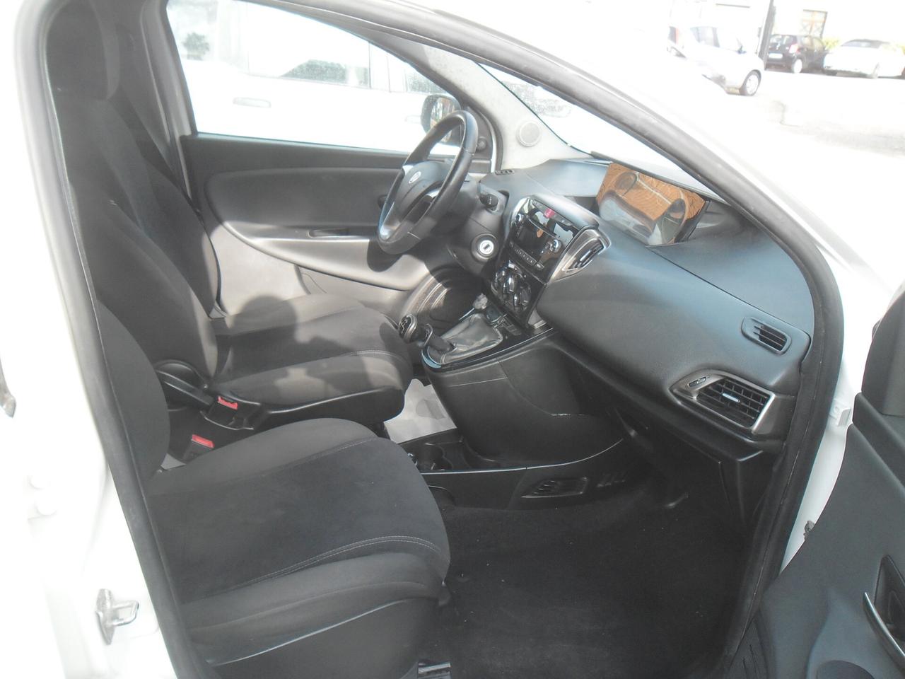 Lancia Ypsilon 1.2 69 CV 5 porte Gold