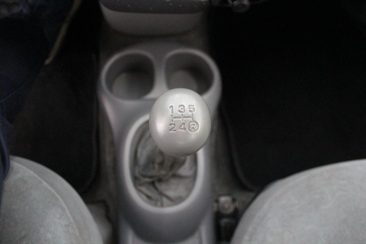 TOYOTA - Yaris - 16V 5 porte Sol