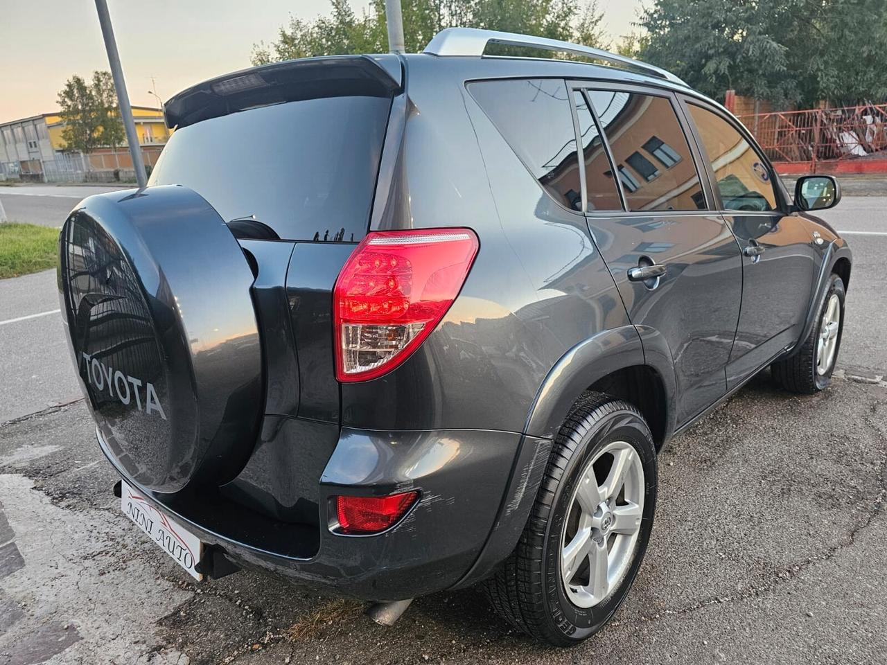 Toyota RAV4 2.2 D-4D 177cv Luxury*Pelle*Navi*