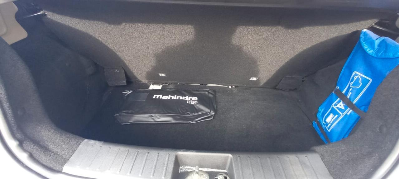 Mahindra KUV 100 NXT Benzina cc. 1.200 - 5 Porte 5 Posti SUV Utilizzabile anche per i Neopatentati (SOLO 30.487 KM....!!!)