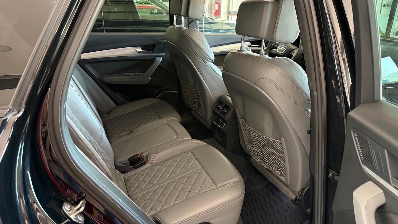 AUDI SQ5 SPORTBACK TETTO IDENTITY BLACK
