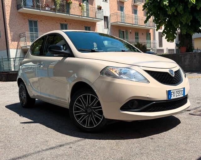 Lancia Ypsilon 1.2 69 CV 5 porte Gold