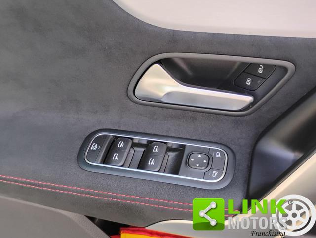 MERCEDES-BENZ A 200 Premium AMG 4MATIC