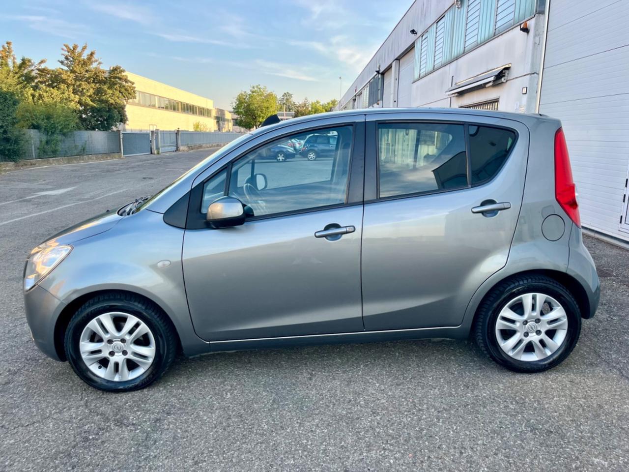 Opel Agila 1.2benz 2011 141.000km cambio automatico perfetta