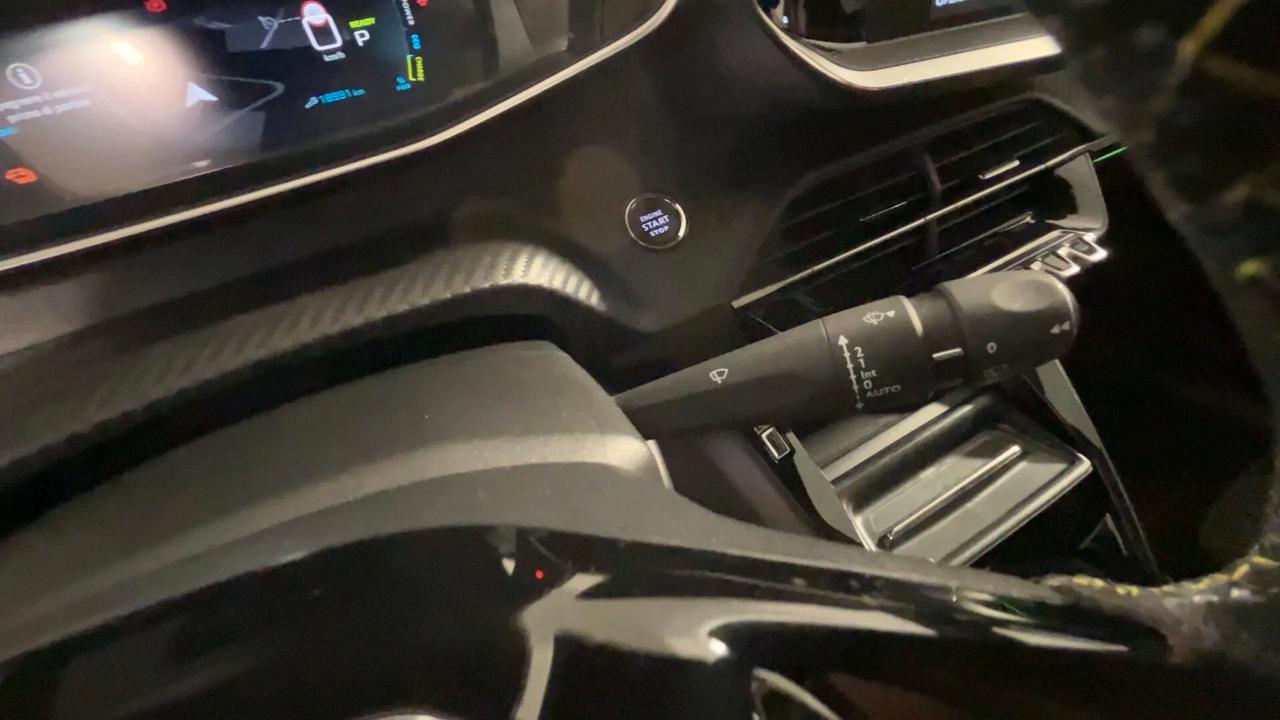 Peugeot 208 motore elettrico 136 CV 5 porte GT