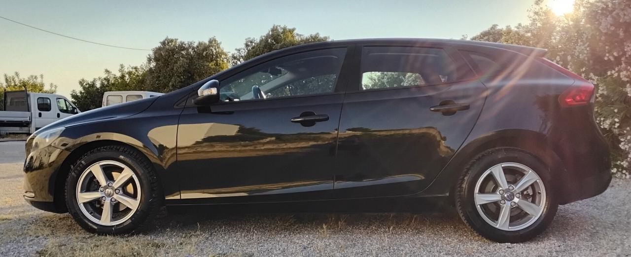 Volvo V40 D2 1.6 R-design Kinetic