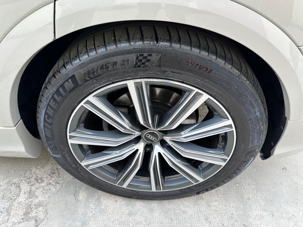 Audi Q8 50 TDI 286cv Quattro S-Line - 2022