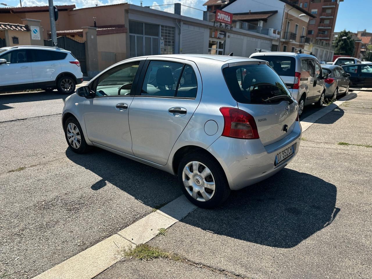 Toyota Yaris 1.0 5 porte