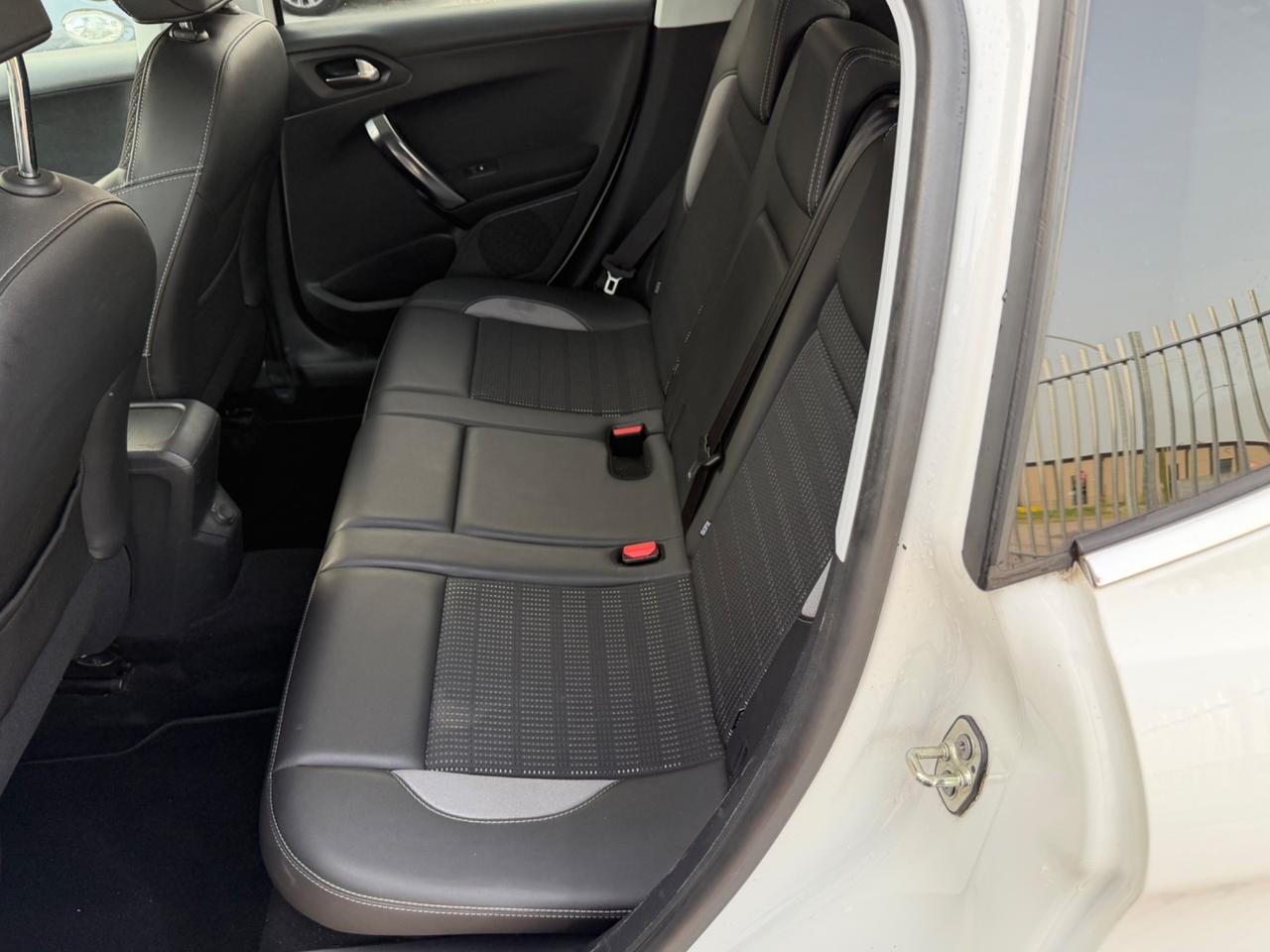 Peugeot 2008 BlueHDi 120 S&S Black Matt
