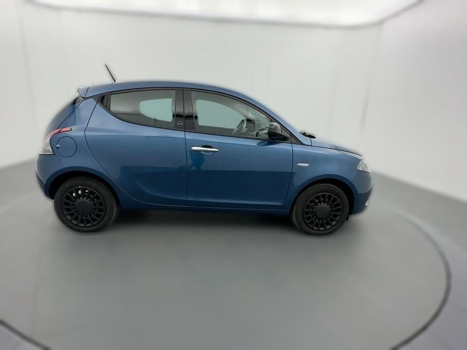 Lancia Ypsilon NOLEGGIO LUNGO TERMINE