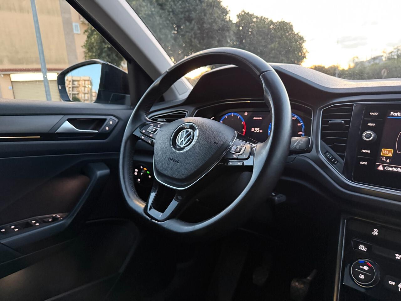Volkswagen T-Roc/1.0 TSI 116 CV/CAR PLAY/CERCHI 17"/NEO