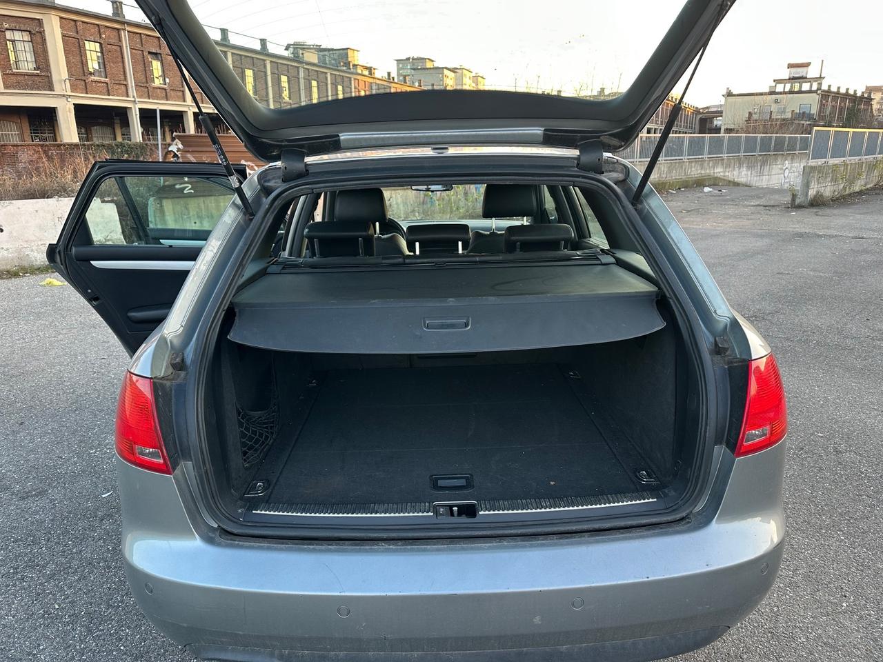 Audi A4 2.0 16V TDI s line