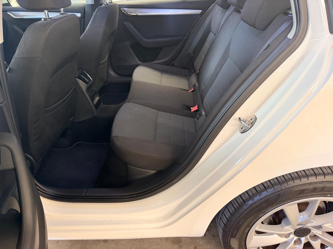 Skoda Octavia 1.6 TDI CR 105 CV DSG Wagon Executive