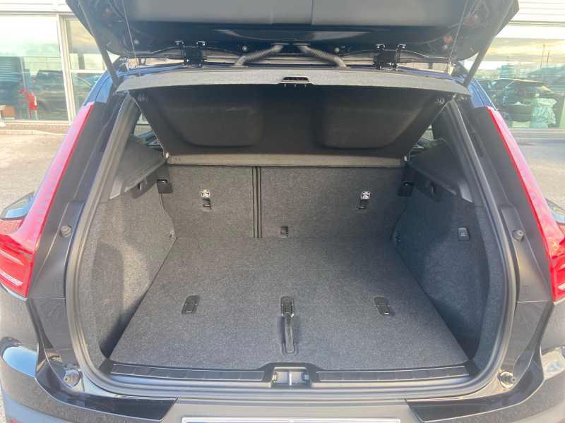 VOLVO XC40 2.0 b3 EssenTiaL AuTo