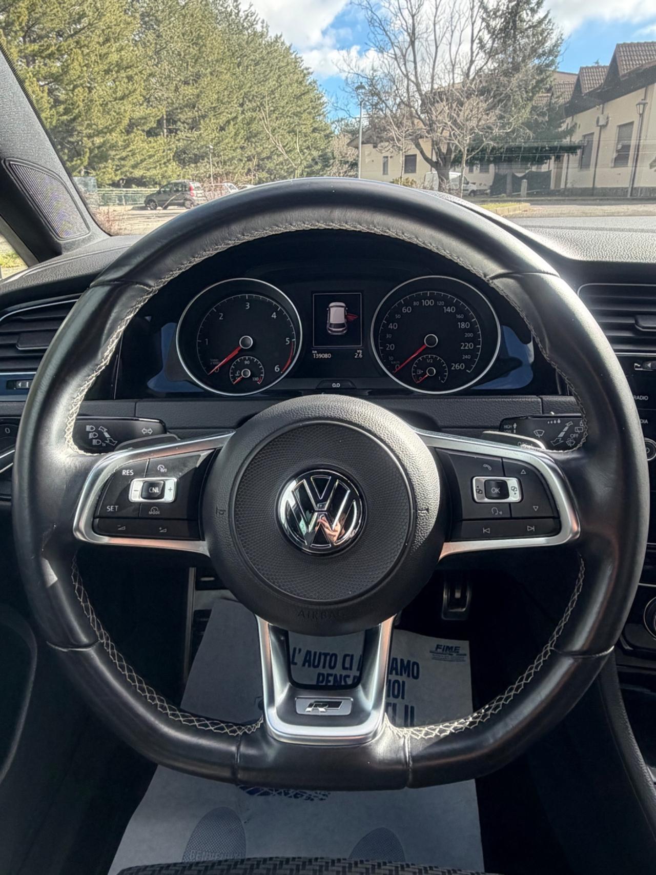 Volkswagen Golf 2.0 TDI DSG 5p. Highline BlueMotion Technology R -Line