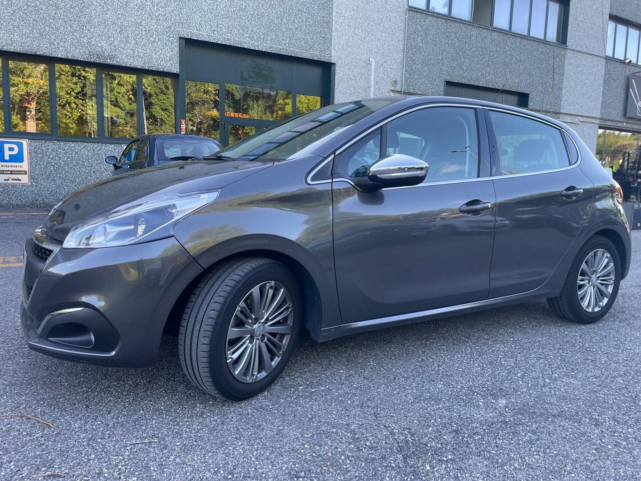 Peugeot 208 PureTech 82 5 porte Allure*solo 40000km*NAVI*NEOPATENTATI
