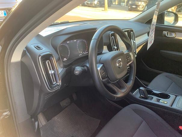 Volvo XC40 T2 Geartronic Momentum Pro