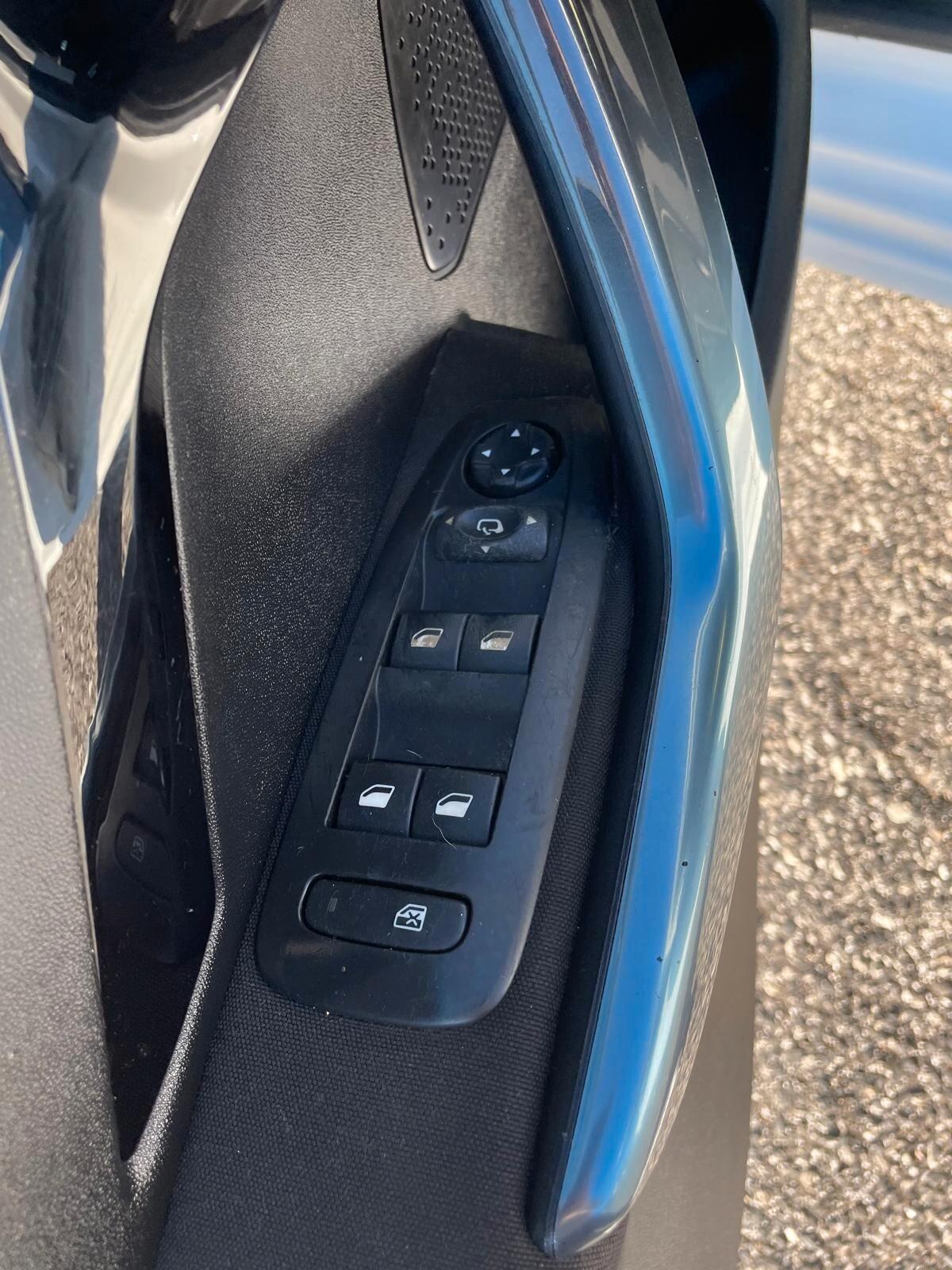 Peugeot 208 1.2 VTi 82 CV 5 porte Allure