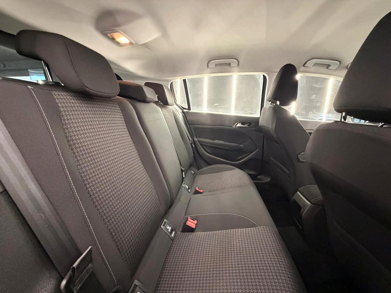 Peugeot 308 5P-1.5HDI-FULL OPTIONAL-KM CERTI-12 M GAR-PERMUTE