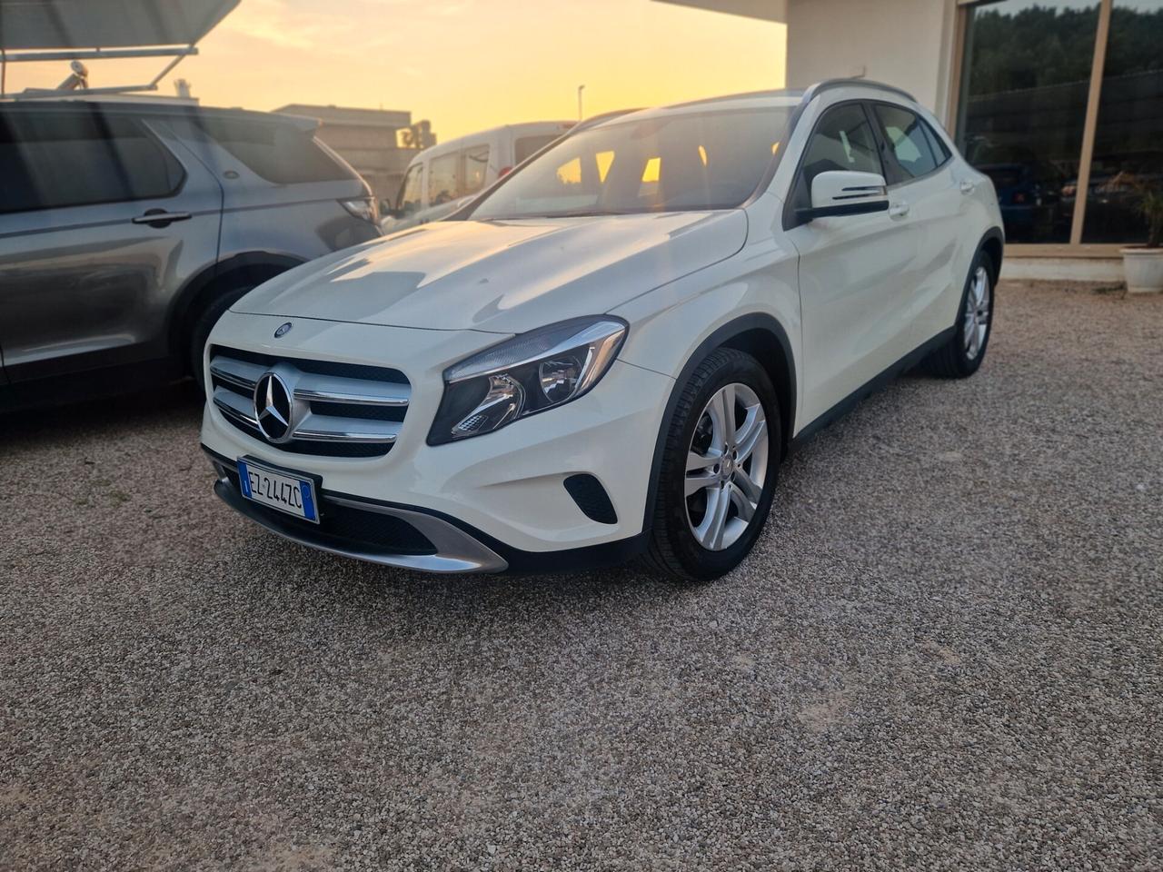 Mercedes-benz GLA 180 d Premium