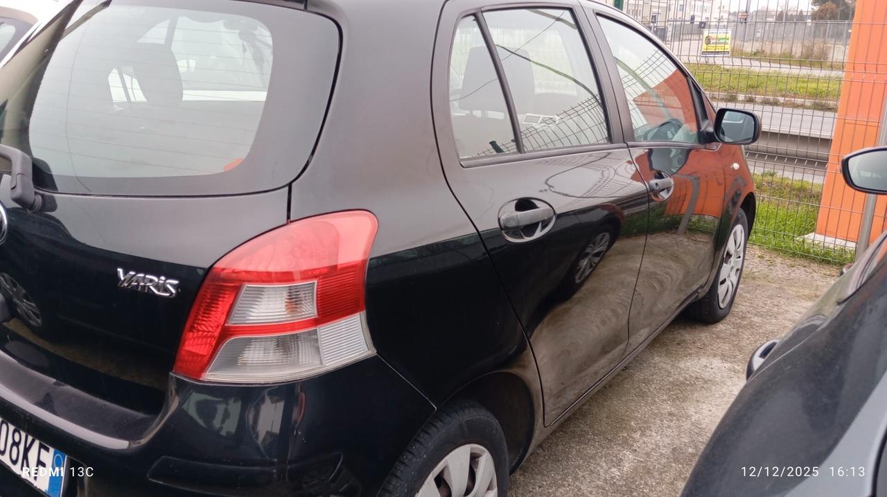 Toyota Yaris 1.0 5 porte