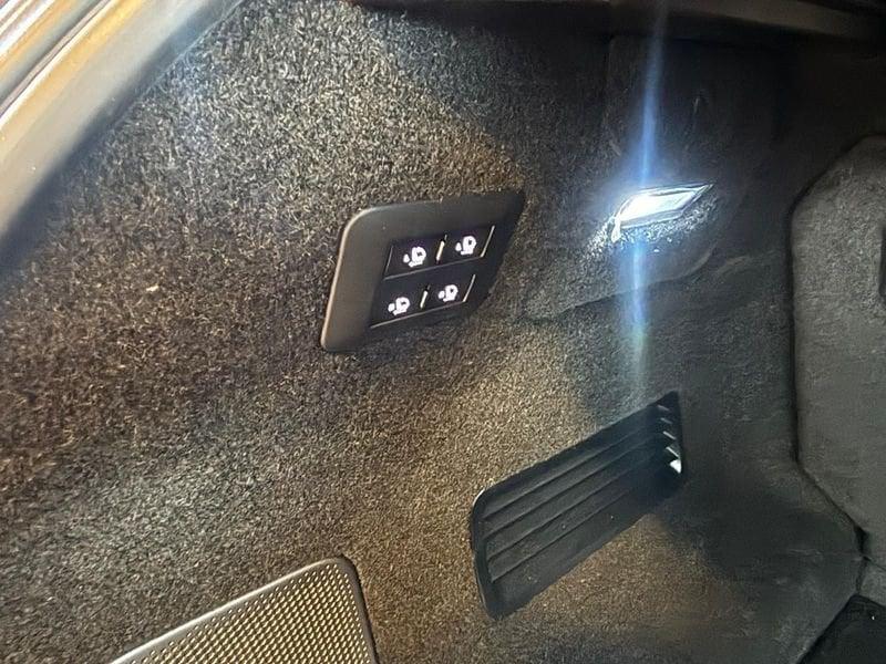 Ferrari Purosangue 6.5 V12 F1 DCT 4WD