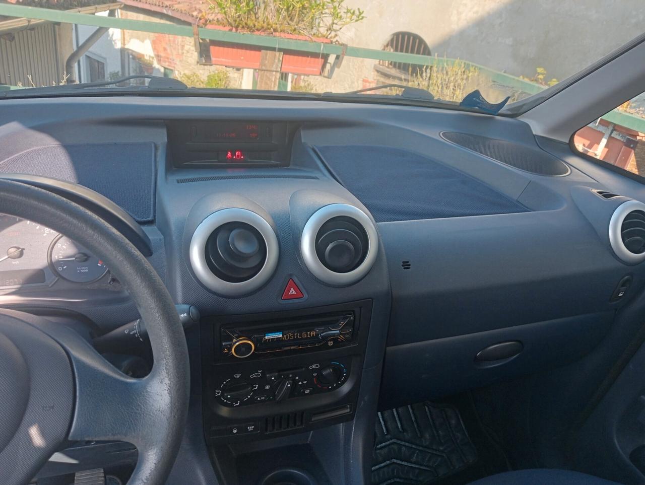 Peugeot 1007 1.4 Happy