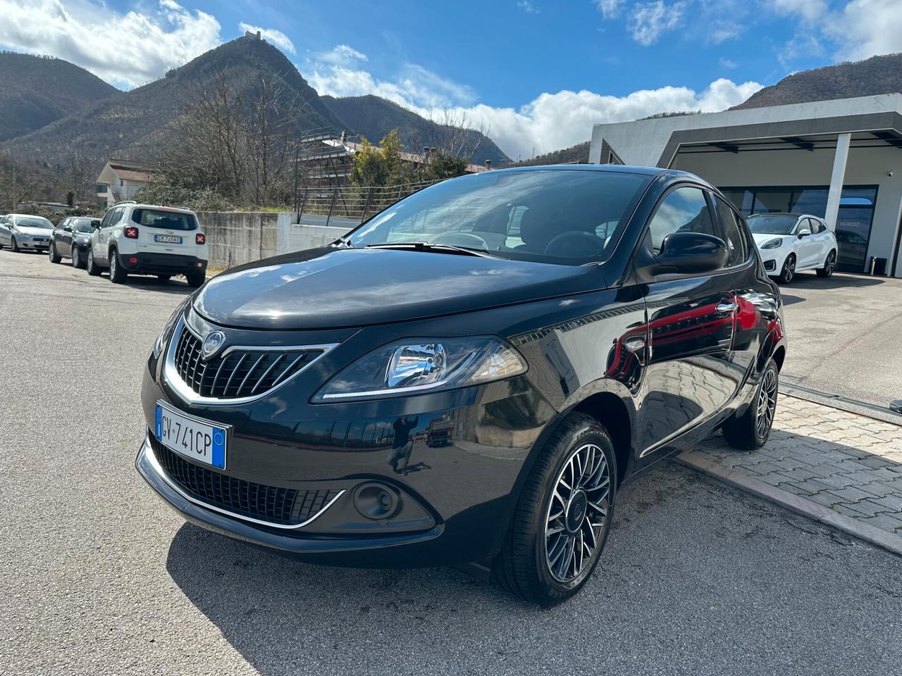 Lancia Ypsilon 1.0 FireFly 5 porte S&S Hybrid Platino