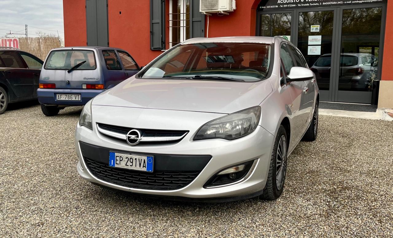 Opel Astra SportsTourer TAGLIANDATA E REVISIONATA